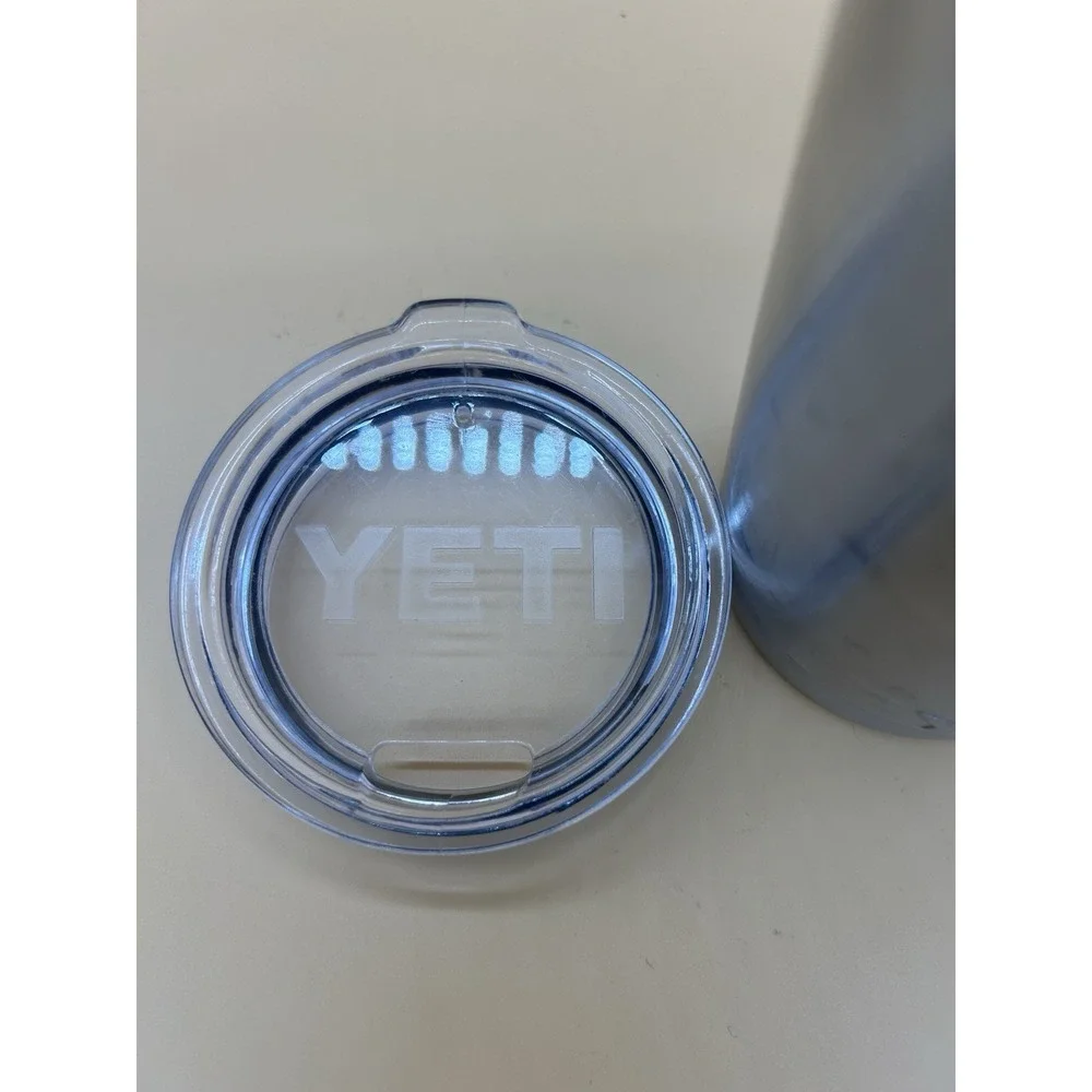YETI Rambler 20 oz Tumbler Silver Stainless Steel Insulated Cup w/ Lid‎